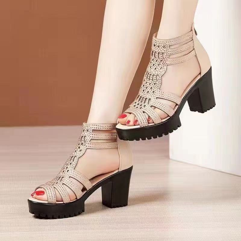 Damen Absatzsandalen mit elegantem Schnitt und detailverliebtem Design EB