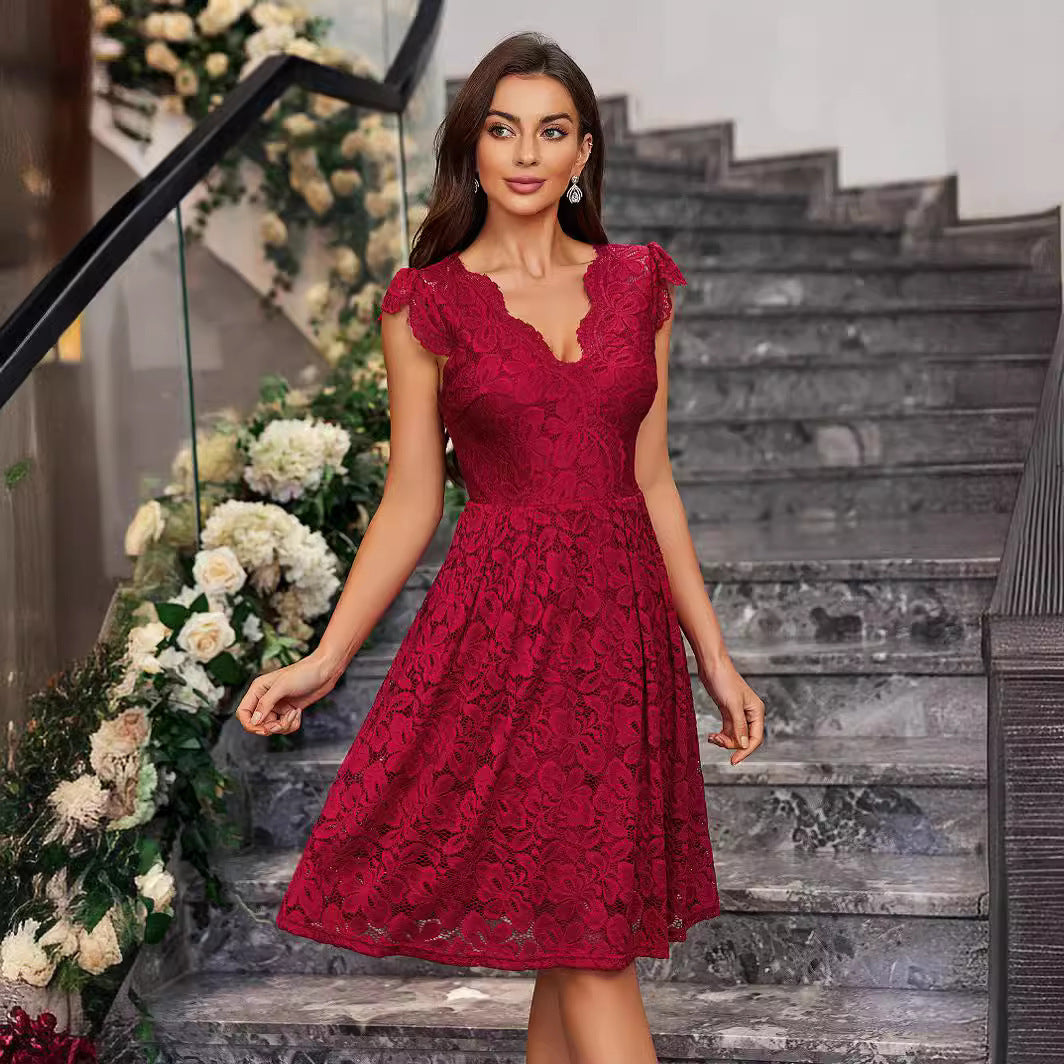 Damen Spitzenkleid mit floralen Applikationen und tiefem V-Ausschnitt EB
