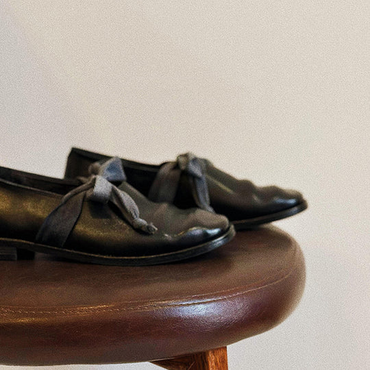 Damen elegante Mokassins mit dekorativem Knoten aus weichem Leder EB