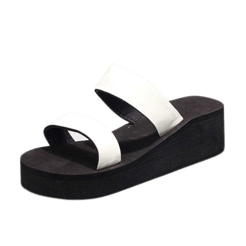 Damen Riemensandalen mit glänzenden Akzenten und komfortablem Plateau EB