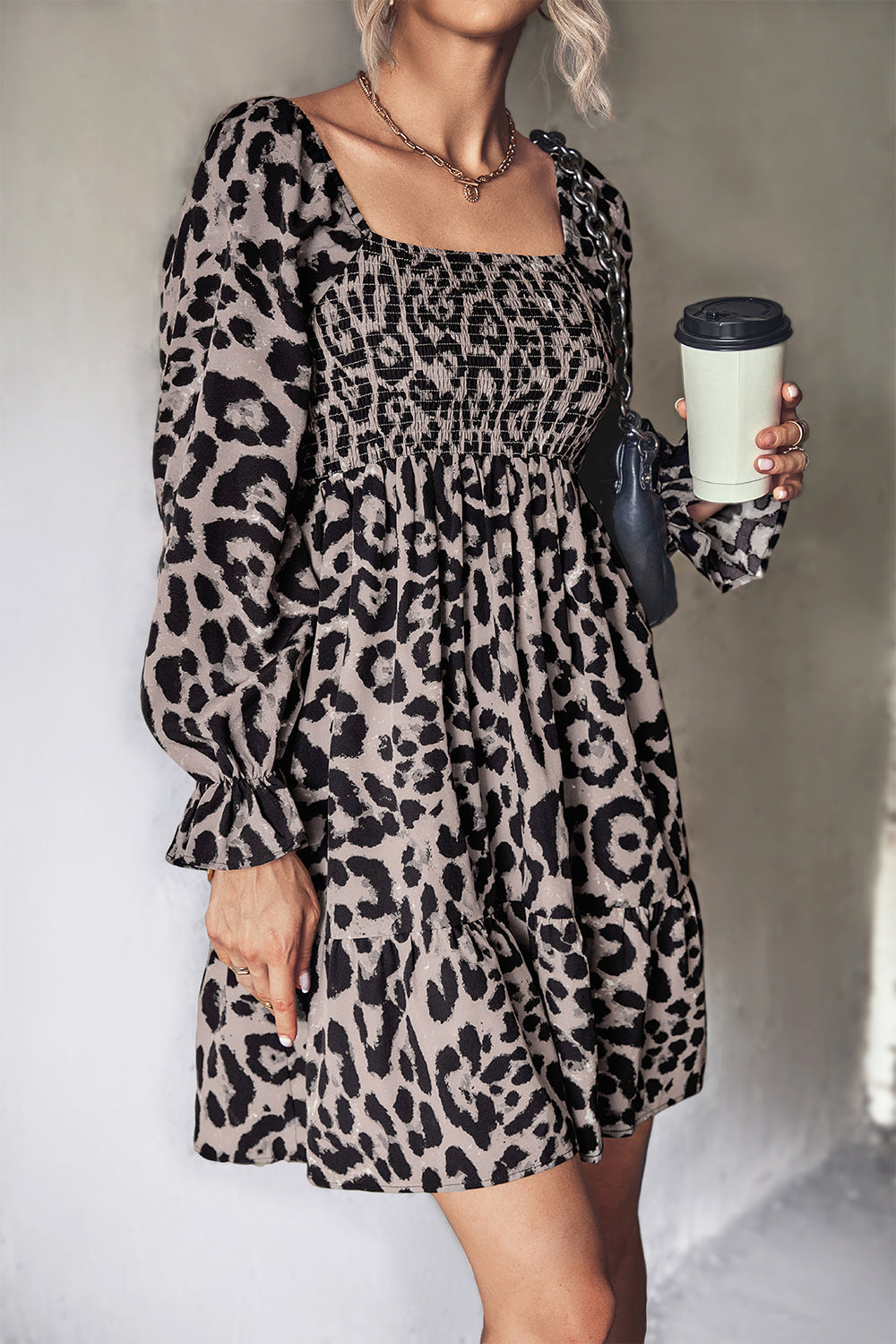 Damen Wickelkleid mit modernem Leopardenmuster und elastischem Taillenband EB