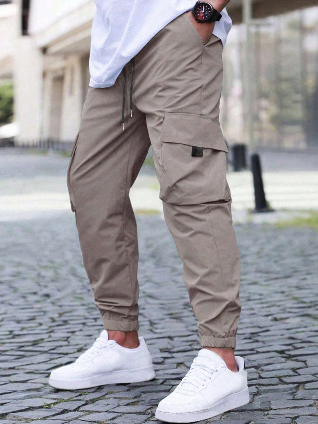 Herren nan technische Travel-Joggerhose mit integriertem Sicherheitsfach elastischem Tunnelzugbund und wasserabweisender Beschichtung EB