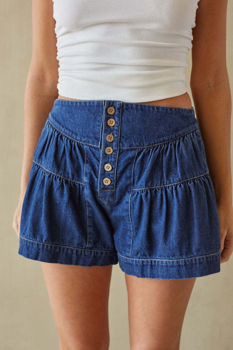 Damen Modische Denim-Shorts mit Rüschen und Knopfdetails EB