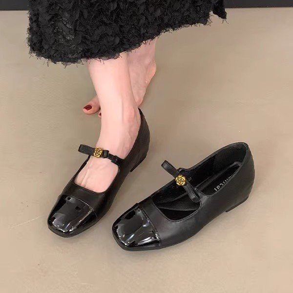 Damen Ballerina-Pumps mit modischem Riemchen und eleganter Lackspitze EB