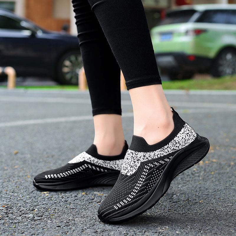 Damen Slip-On Sneakers mit luftiger Strick-Oberfläche und dämpfender Sohle EB