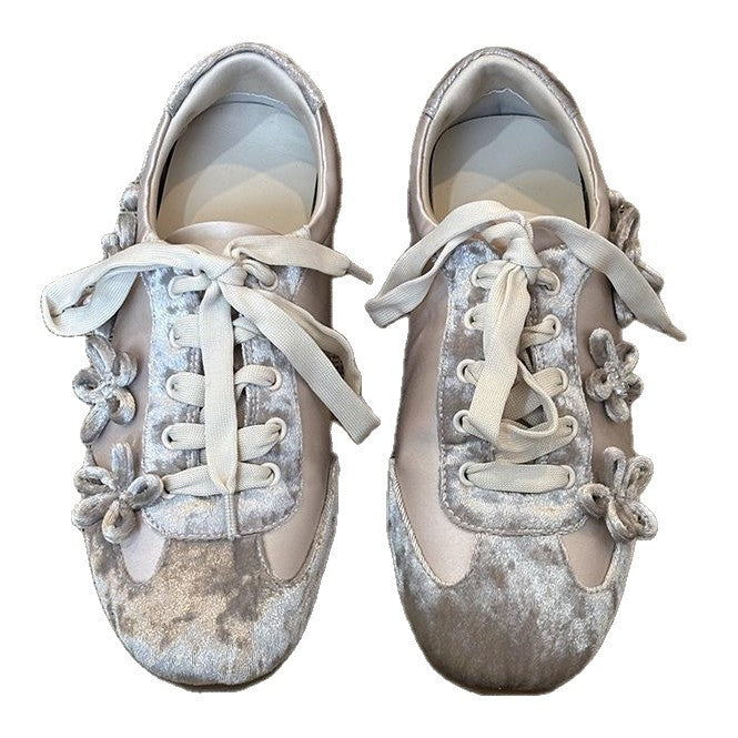 Damen Sportliche Sneaker mit elegantem Samtoberteil und modischen Applikationen EB