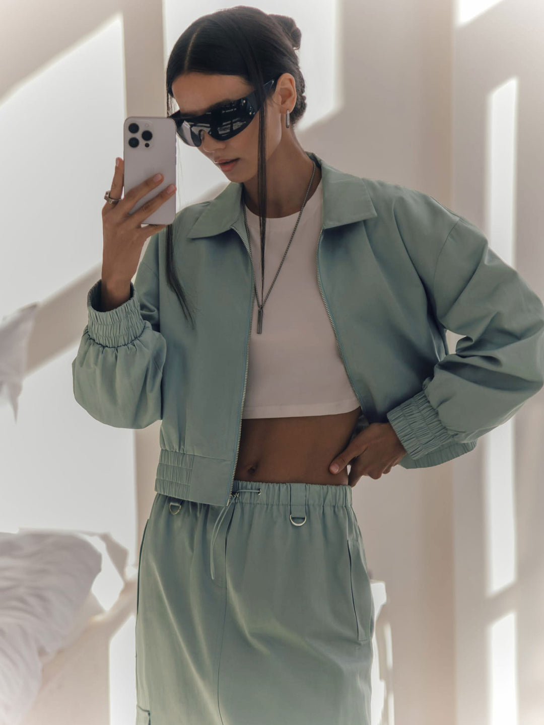 Damen Modischer cropped Windbreaker mit elastischen Bündchen EB