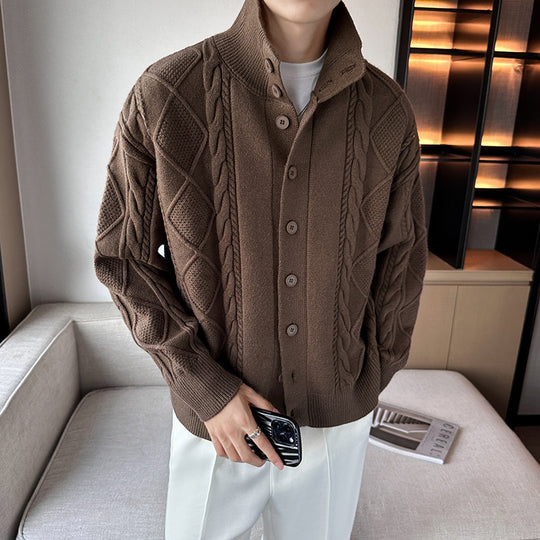 Herren Grobstrickpullover mit modernem Stehkragen und Knopfleiste EB