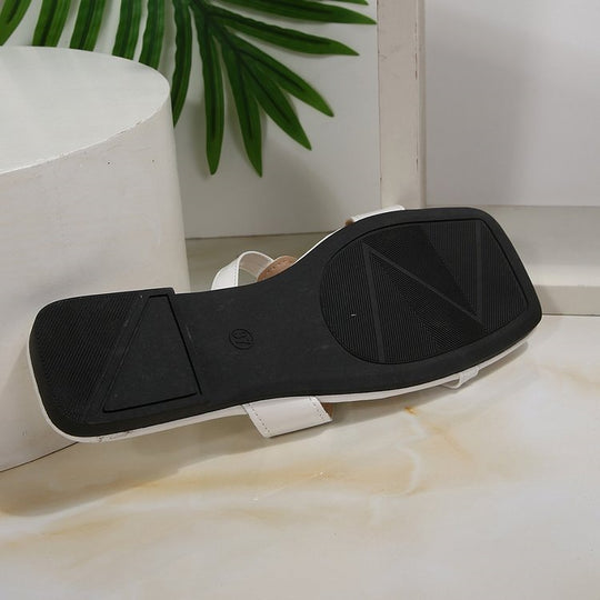Damen elegante Zehentrenner-Sandaletten mit floralem Dekorelement EB