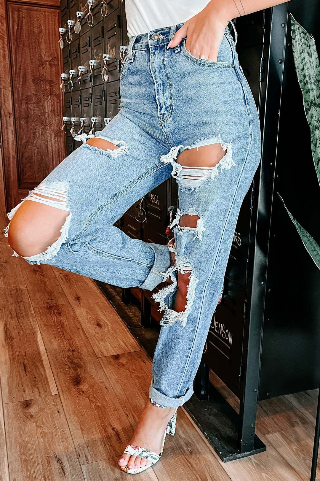 Damen Ripped High-Waist Jeans im lässigen Boyfriend-Schnitt EB