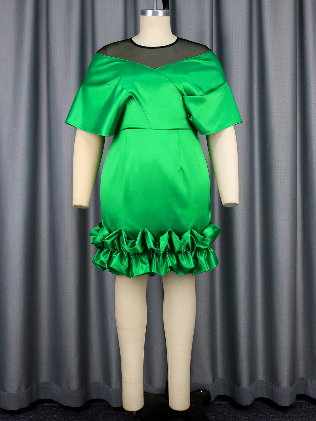 Damen Abendkleid mit voluminösen Rüschensäumen EB