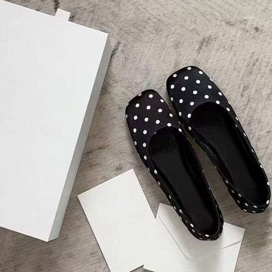 Damen elegante Ballerinas mit schickem Quadratfuß und glänzender Oberfläche EB