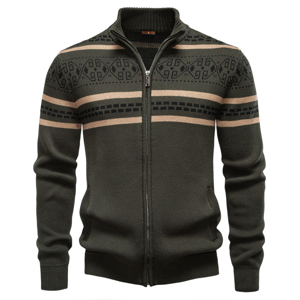 Herren nan Strickjacke mit durchgehendem Reißverschluss, Stehkragen und nordisch-geometrischem Intarsienmuster EB
