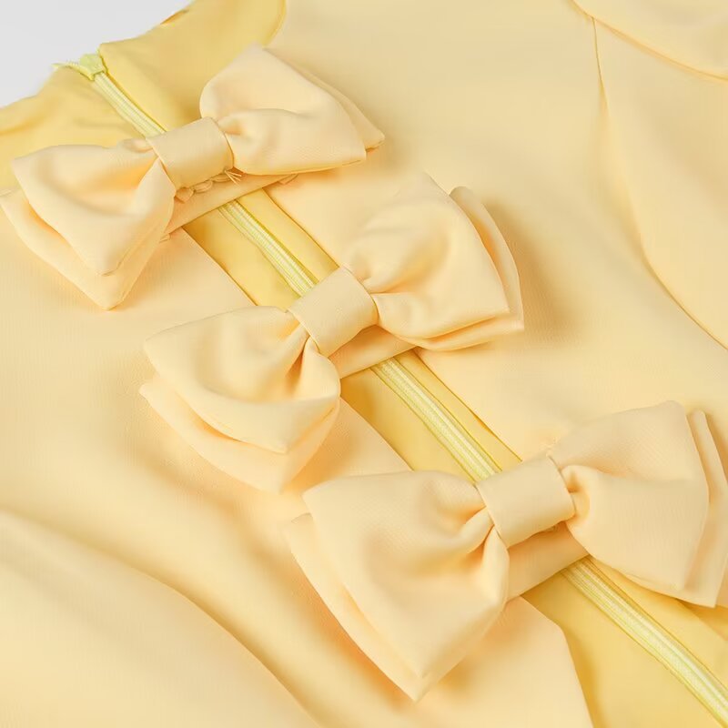 Damen Kleid mit verspieltem Rüschendesign und eleganten Schleifendetails EB