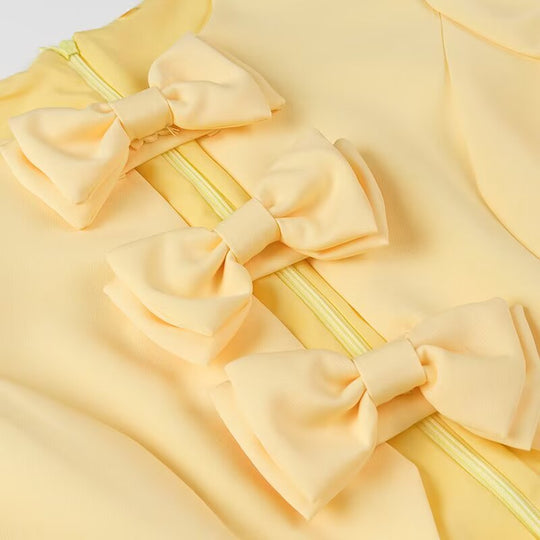 Damen Kleid mit verspieltem Rüschendesign und eleganten Schleifendetails EB