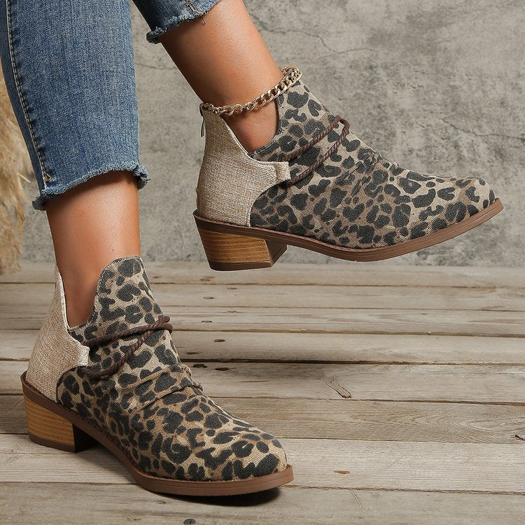 Damen Kurzstiefelette mit Leoparden-Print, Canvas-Obermaterial, dekorativem Flechtriemen und niedrigem Blockabsatz EB