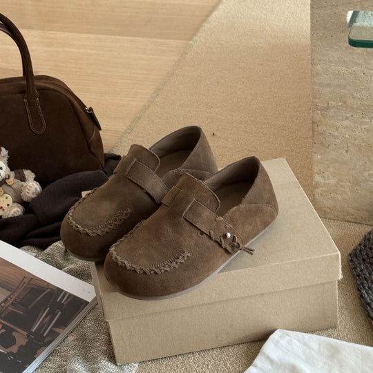 Damen Mokassins aus weichem Wildleder mit dekorativem Riemen EB