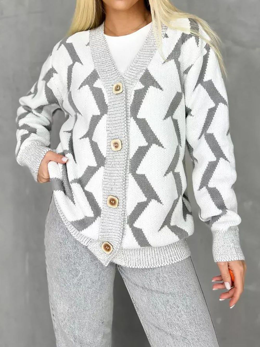 Damen gemütlicher Strickcardigan mit modernem Blitze-Design und Knopfverschluss EB