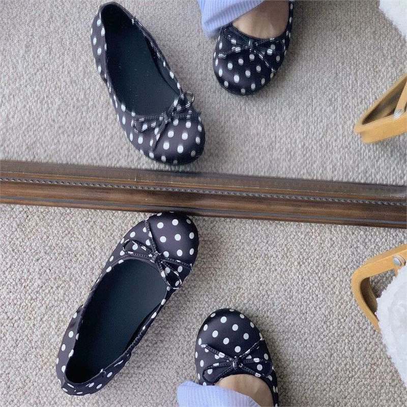 Damen Ballerinas mit niedlichem Pünktchenmuster und zierlichem Schleifchen EB
