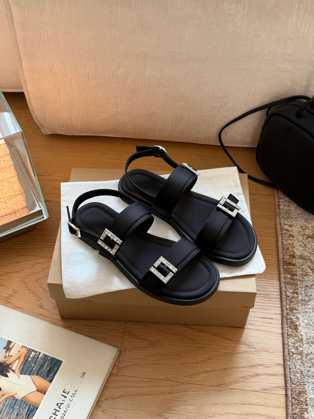 Damen modische Zehentrenner-Sandalen mit eleganten, verstellbaren Riemen und glitzernden Schnallen EB