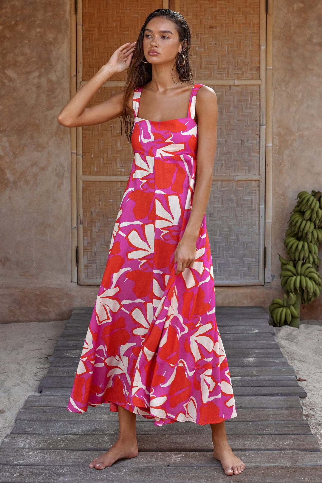 Damen Maxikleid mit lebhaftem floralem Design und schwingendem Rock EB