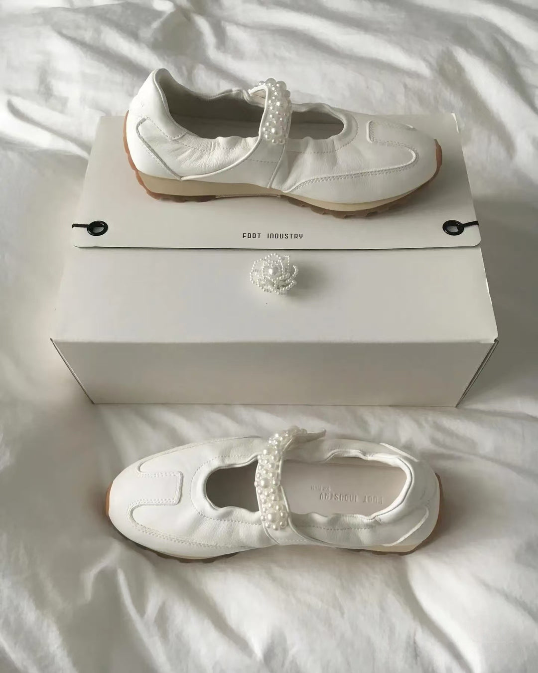Damen Sneakers mit elegantem Perlenakzent und modischem Design EB