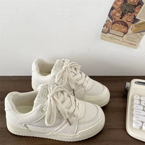 Damen Sneakers im minimalistischen Design mit atmungsaktivem Obermaterial und dämpfender Sohle EB