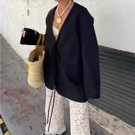 Damen nan kastenförmiger Blazer mit tiefem V-Ausschnitt, Bindebandverschluss und Pattentaschen EB
