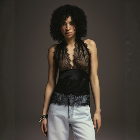 Damen Elegantes Oberteil mit Spitzendetails und tiefem V-Ausschnitt EB