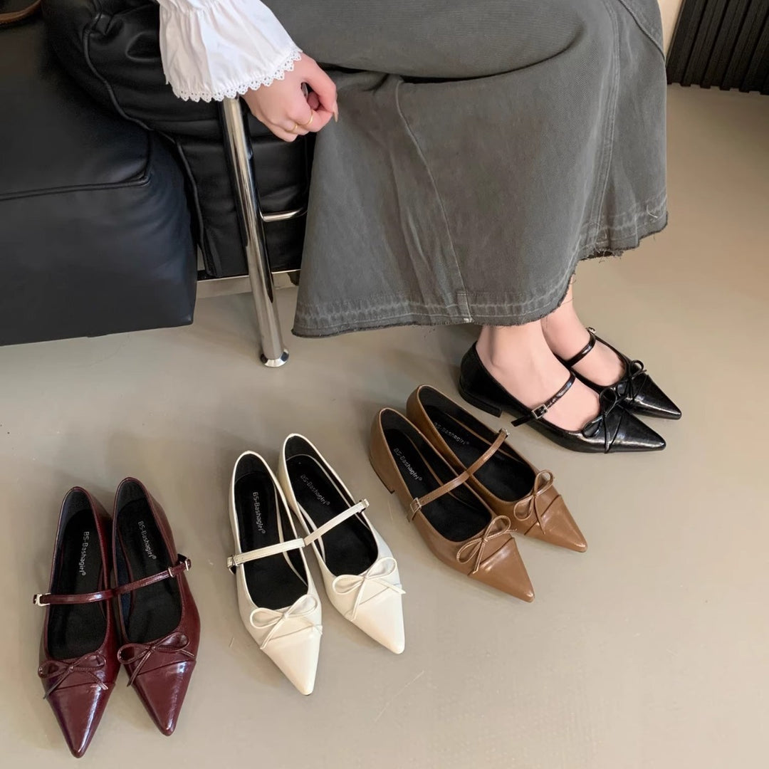 Damen elegante Ballerinas mit modischem Riemchen und spitzem Design EB