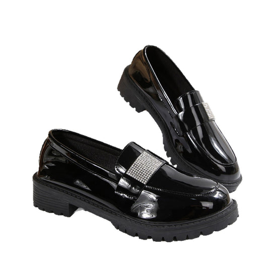 Damen Elegante Lack-Mokassins mit funkelndem Schmuckdetail EB