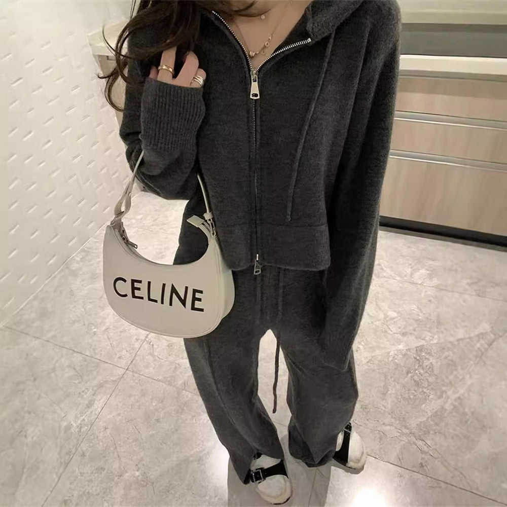 Damen lässiges Freizeit-Ensemble mit Kapuzenoberteil und weitem Bein EB