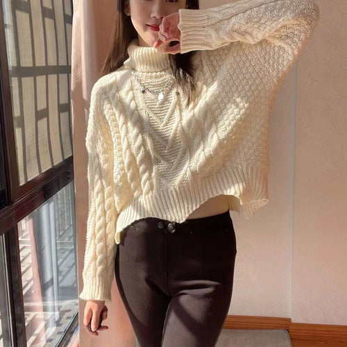 Damen Grobstrickpullover mit hochgeschlossenem Kragen und Zopfmuster EB