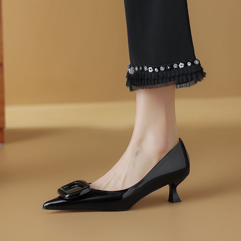 Damen elegante Lackpumps mit modischem Schnallen-Design EB