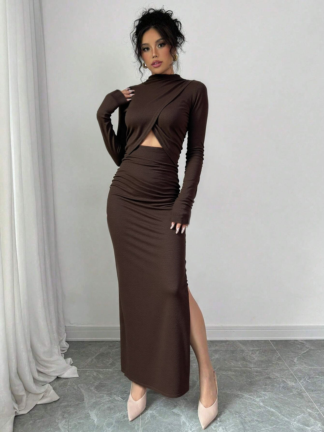 Damen geripptes Maxikleid mit gedrehtem Vorderteil Cut-Out taillierter Raffung und hohem Seitenschlitz Eichborn Berlin