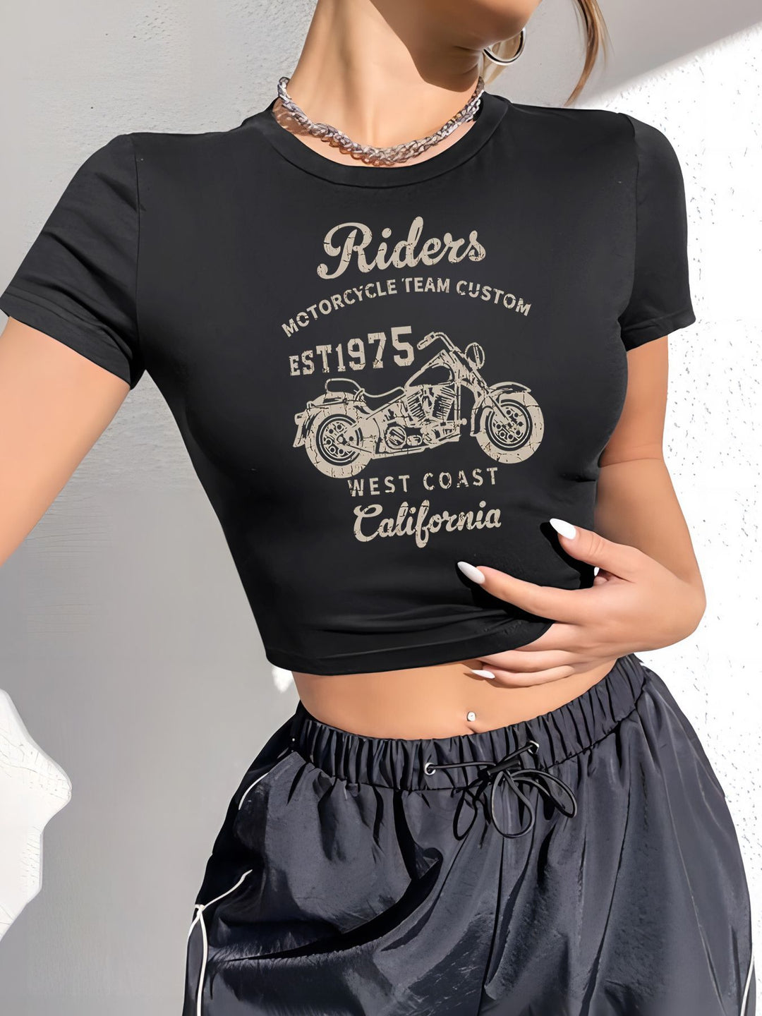 Damen Crop-T-Shirt mit verspieltem Kirschmotiv und elegantem Schleifenprint EB