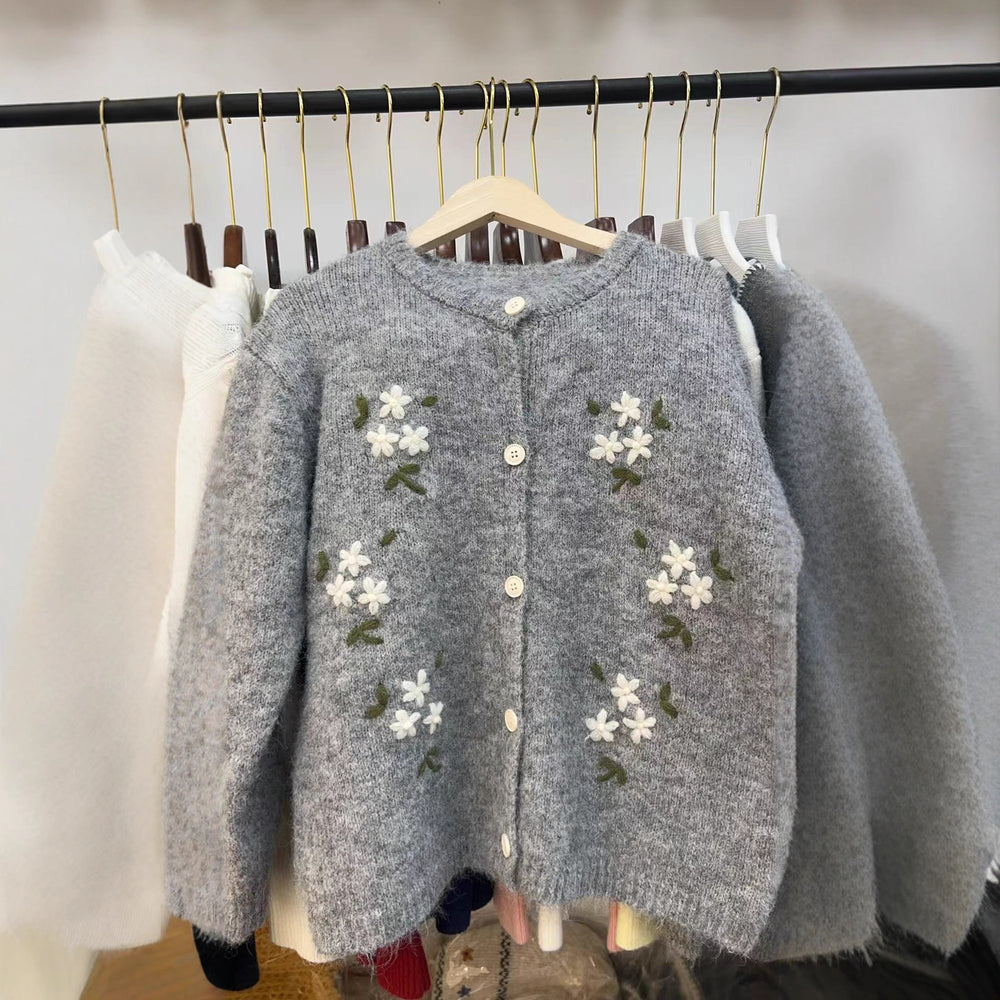 Damen gestrickter Cardigan mit floralen Stickereien EB