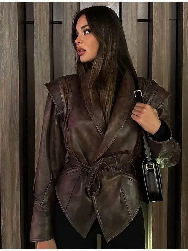 Damen taillierte Kunstlederjacke mit verspieltem Schnürdetail EB