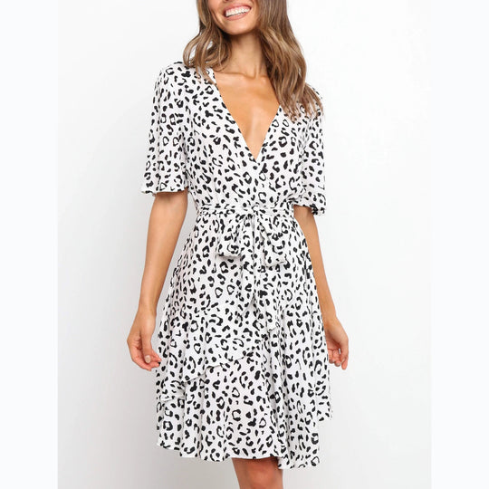 Damen Wickelkleid mit großzügigen Volant-Ärmeln und wunderschönem Animal-Print EB
