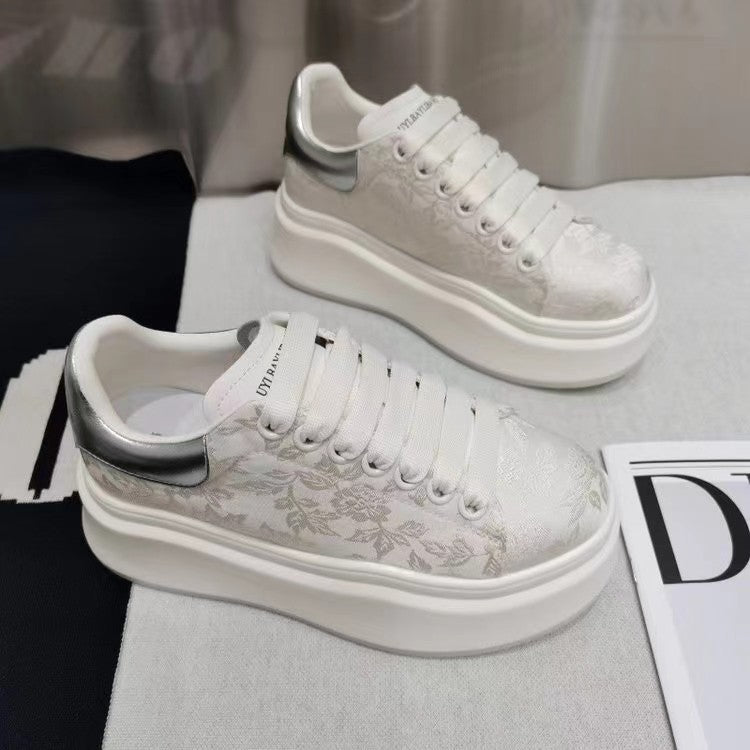 Damen Sneakers mit elegantem floralem Design und dicker Laufsohle EB