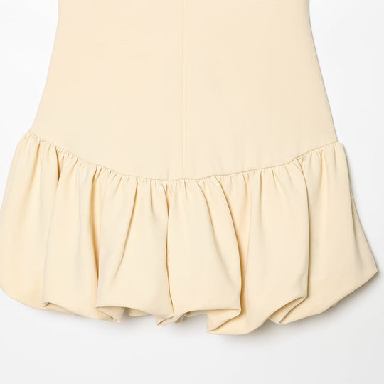 Damen Sommerkleid mit schwingendem Volant und figurbetonter Silhouette EB
