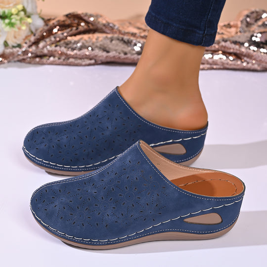 Damen Clogs mit eleganter Lochmuster-Applikation und rutschfester Sohle EB