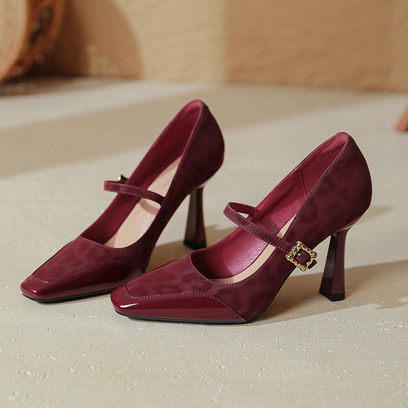 Damen elegante Mary Jane Pumps mit charakteristischem Blockabsatz und dekorativem Riemen EB