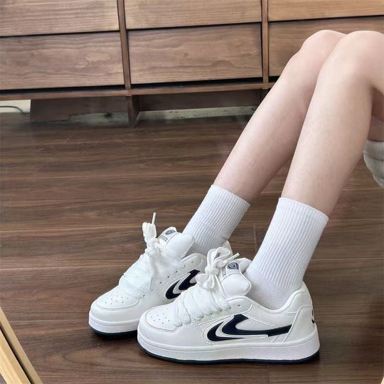 Damen Sportliche Sneakers mit buntem Schnürdesign EB