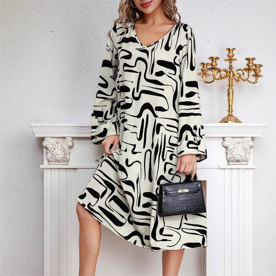 Damen Midikleid mit modernem Grafikdruck und V-Ausschnitt EB