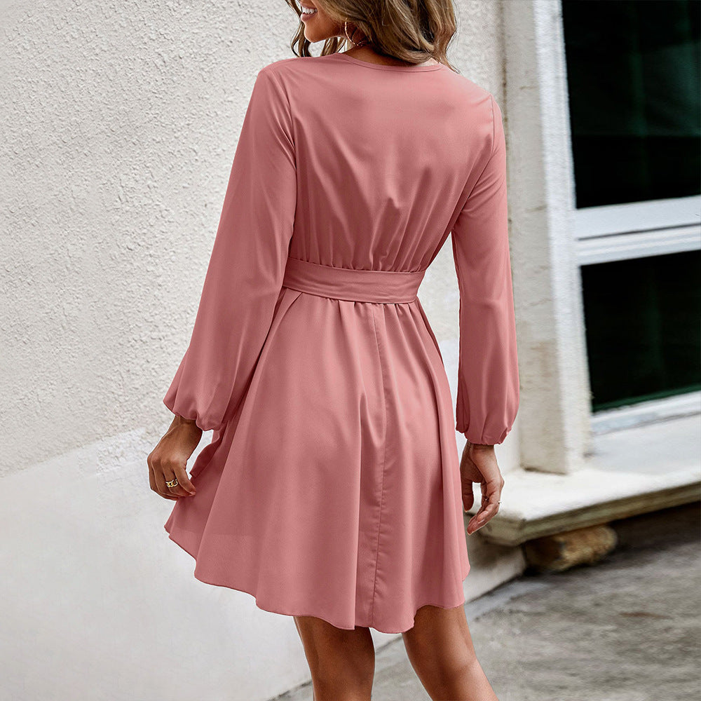 Damen gerafftes Wickel-Minikleid mit Stufenrock Bindegürtel und Volantdetails Eichborn Berlin