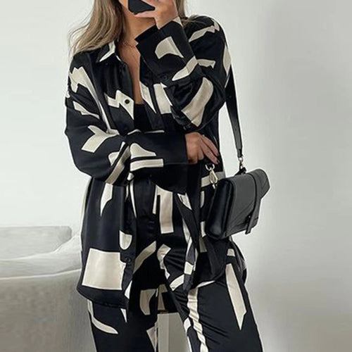 Damen Satin Pyjama-Set mit modernem Grafikdesign EB