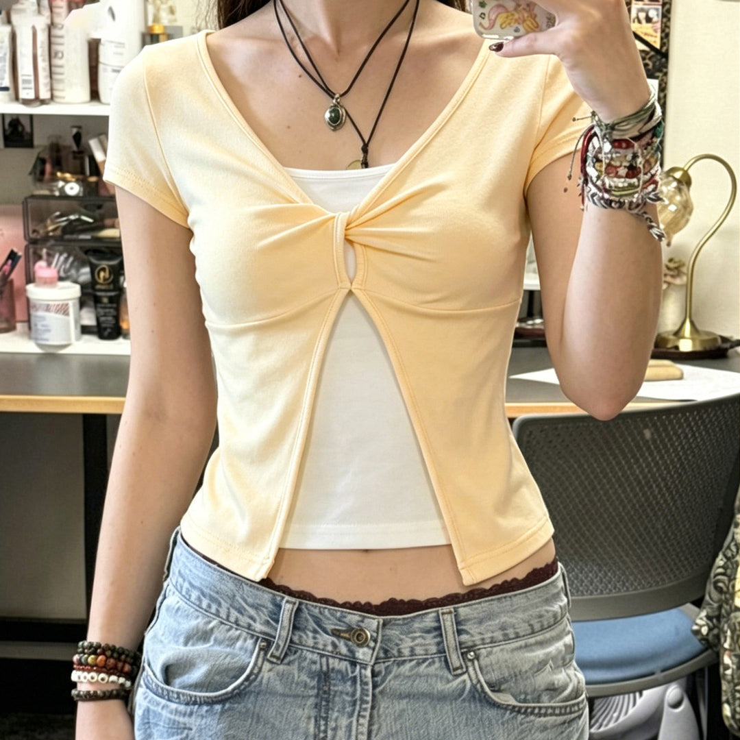 Damen Süßes kurzes T-Shirt mit Knoten-Design und Cut-out-Details EB