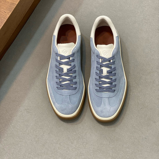 Damen Sneaker aus weichem Wildleder mit raffiniertem Schnürsystem EB