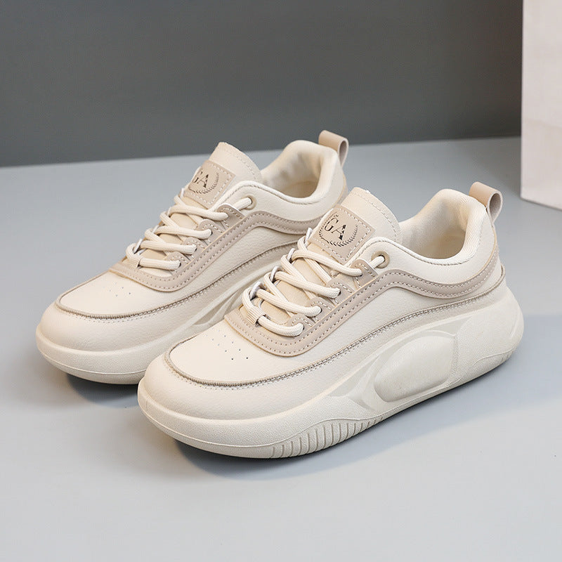 Damen Sportliche Sneakers mit dämpfendem Obermaterial und charakteristischer Sohle EB